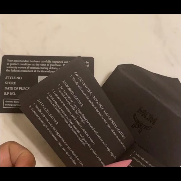 MCM LIZ TOTE - Picture 4 of 6